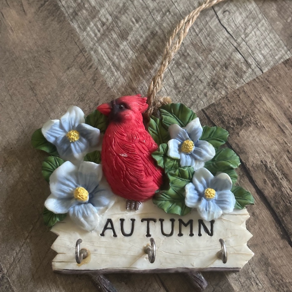 Vintage Cardinal Bird Ceramic Key Holder for wall